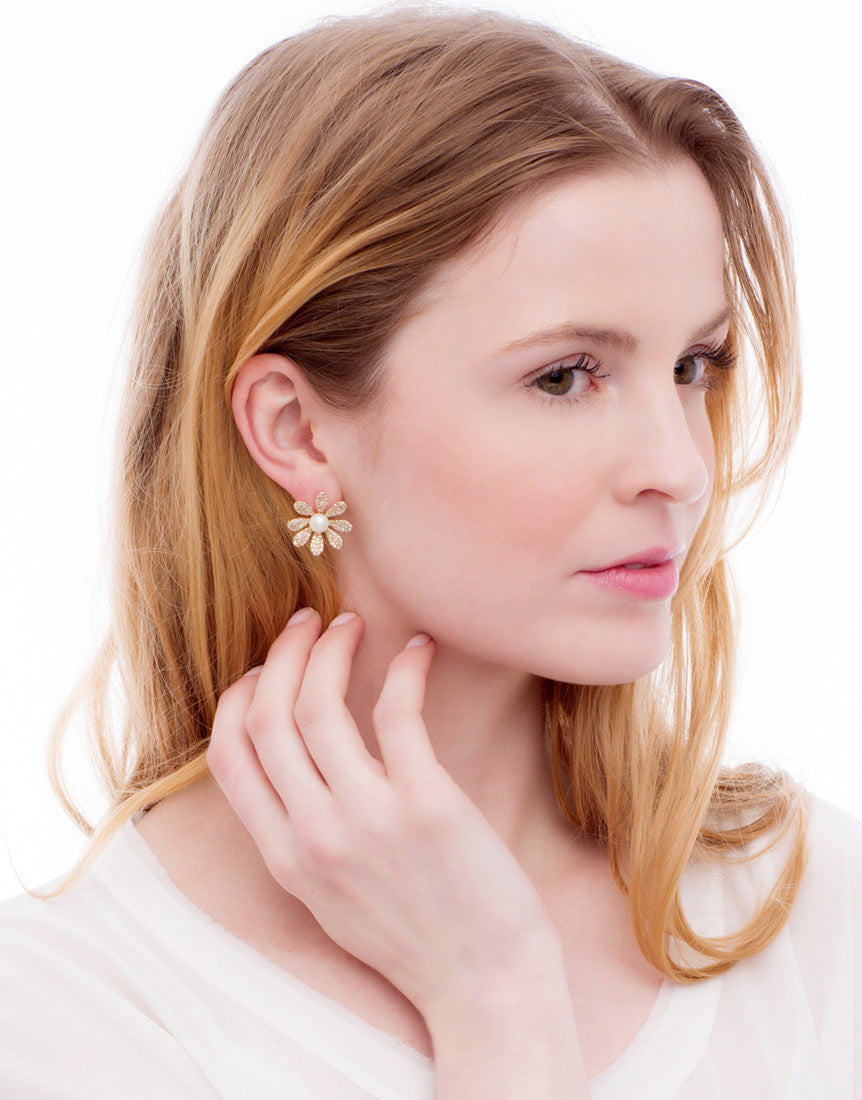 Erupting Petal Pearl Earrings_Model_Benique