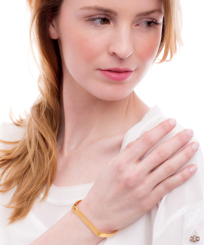 Mighty Manacle Bangle_Model