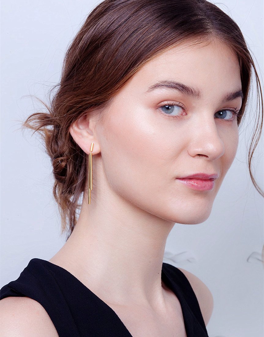 Metallic Bar Ear Jackets_Model_Benique
