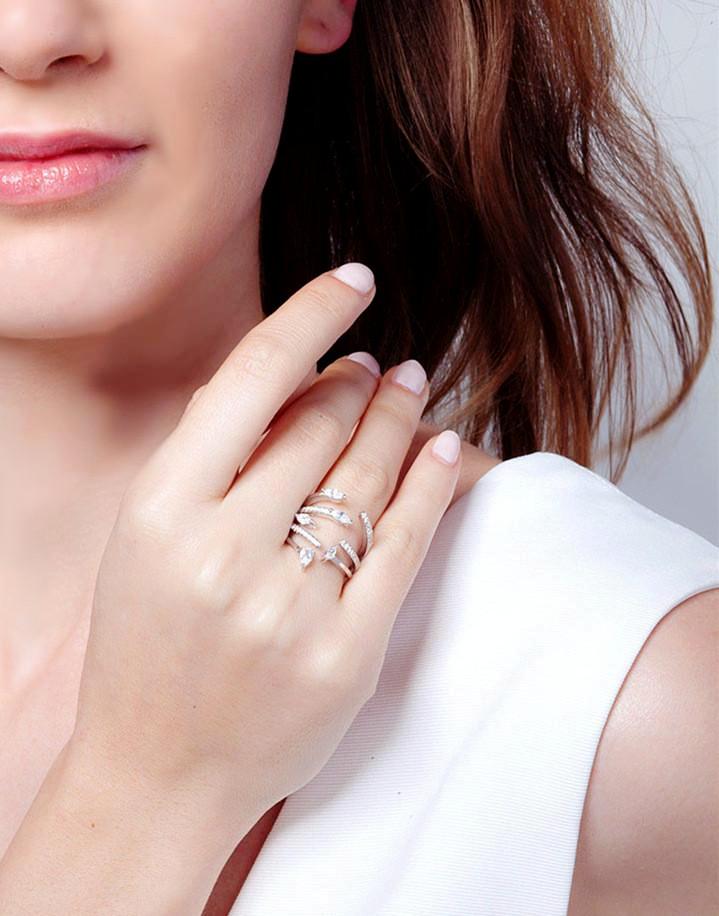 Vega Cuff Ring (Silver)_model_Benique