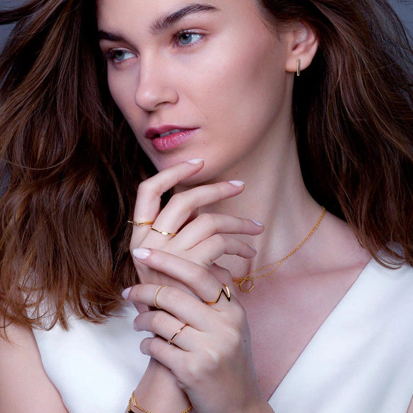 Minimalist Hexagon Necklace | Benique